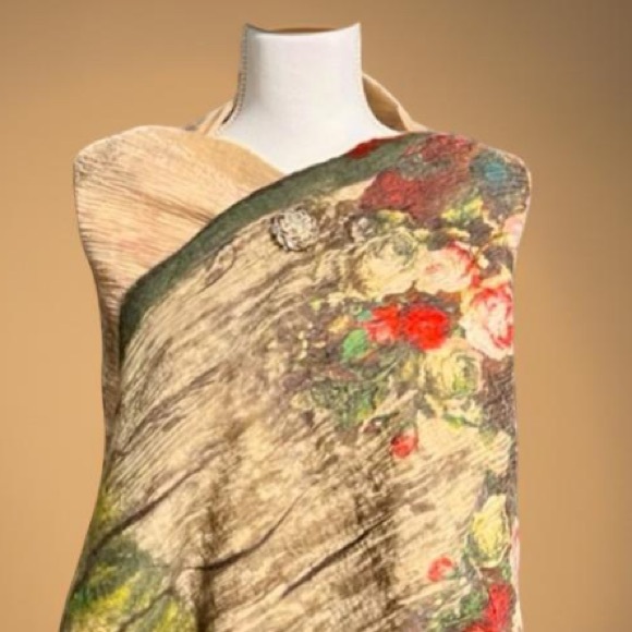 Wool shawl - Floral Wool & Silk shawl very soft & warm Hand crafted L 74”
W 24” - Picture 9 of 13